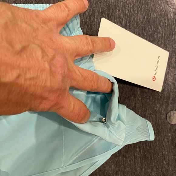 NWT Lululemon Hotty Hot LR Short 2.5" *Lined - Picture 12 of 16